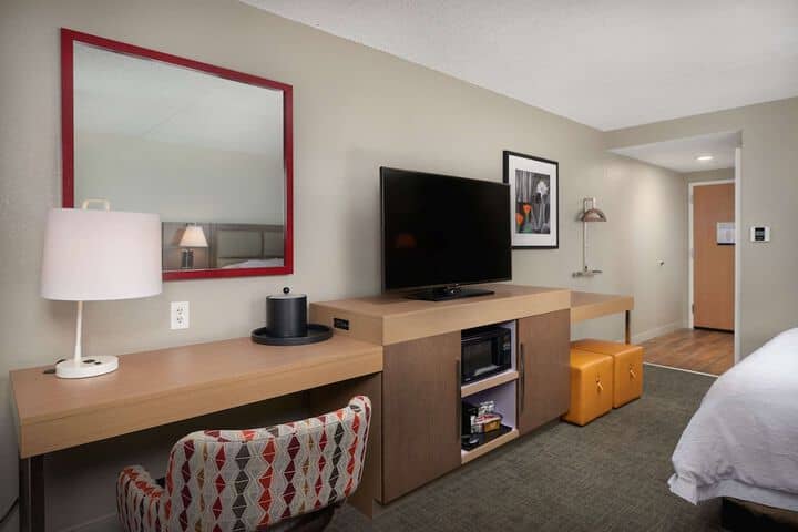 Room 13 of 36